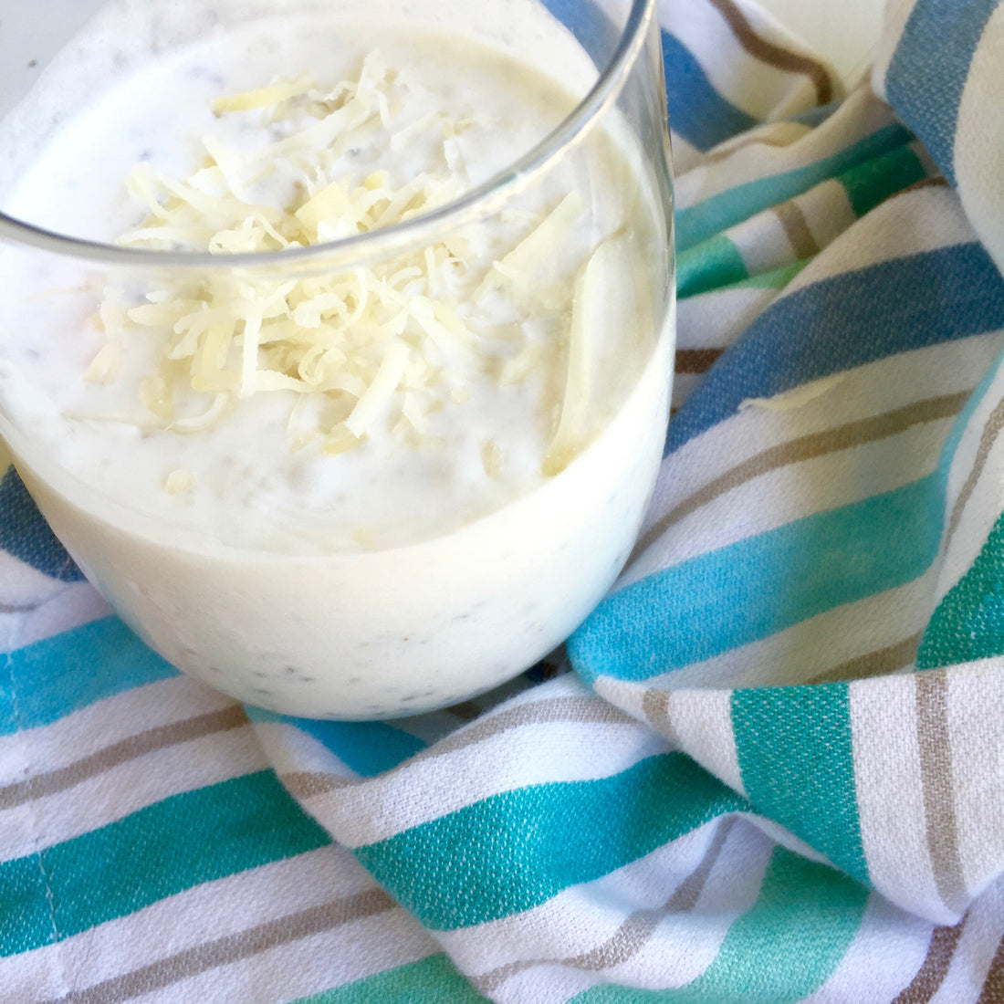 Healthy Pina Colada Smoothie Recipe for Your Summer Pregnancy - Mumberry