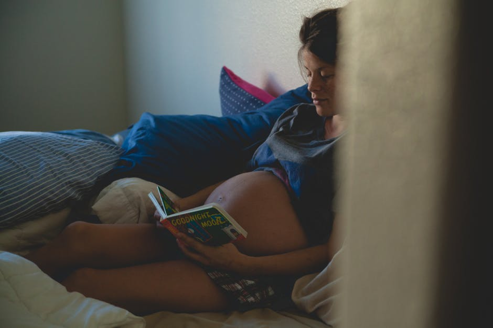 Beds, Blankets, and Bumps: The Proper way to Sleep for Moms-to-be - Mumberry